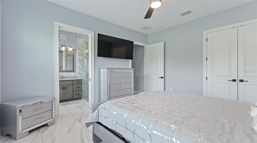 DAVENPORT, Florida 33897, 6 Bedrooms Bedrooms, ,4 BathroomsBathrooms,Residential,For Sale,HIDDEN PALMS,0,MFRG5098573