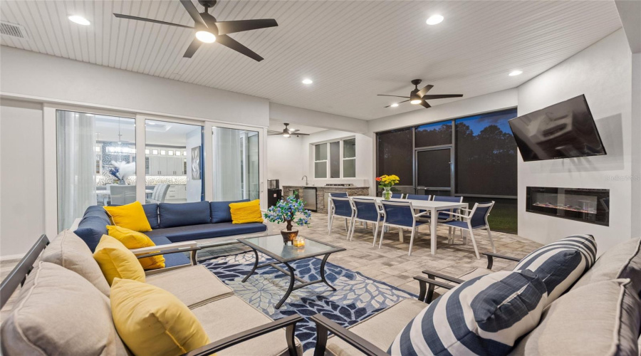DAVENPORT, Florida 33897, 6 Bedrooms Bedrooms, ,4 BathroomsBathrooms,Residential,For Sale,HIDDEN PALMS,0,MFRG5098573