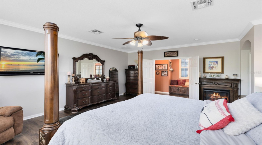 ORLANDO, Florida 32836, 4 Bedrooms Bedrooms, ,3 BathroomsBathrooms,Residential,For Sale,SHELTERING PINE,0,MFRO6320074