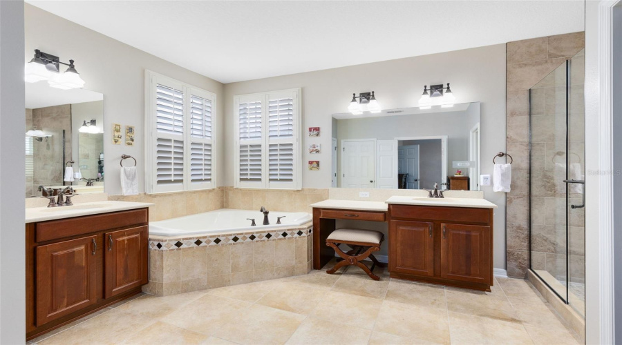 ORLANDO, Florida 32836, 4 Bedrooms Bedrooms, ,3 BathroomsBathrooms,Residential,For Sale,SHELTERING PINE,0,MFRO6320074