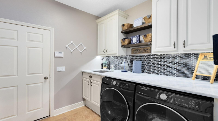 ORLANDO, Florida 32836, 4 Bedrooms Bedrooms, ,3 BathroomsBathrooms,Residential,For Sale,SHELTERING PINE,0,MFRO6320074