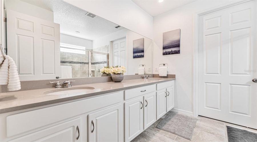 KISSIMMEE, Florida 34747, 7 Bedrooms Bedrooms, ,6 BathroomsBathrooms,Residential,For Sale,FLEMING MIST,0,MFRO6320253