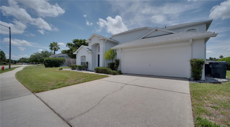 DAVENPORT, Florida 33897, 5 Bedrooms Bedrooms, ,4 BathroomsBathrooms,Residential,For Sale,BLOOMINGDALE,0,MFRS5129437