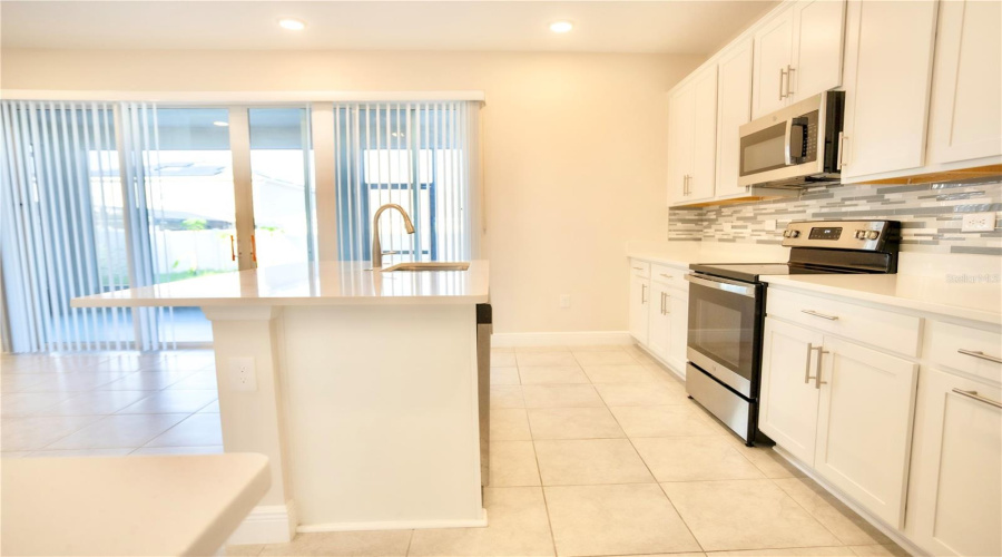 DAVENPORT, Florida 33837, 5 Bedrooms Bedrooms, ,3 BathroomsBathrooms,Residential,For Sale,SUGARWOOD,0,MFRO6319969
