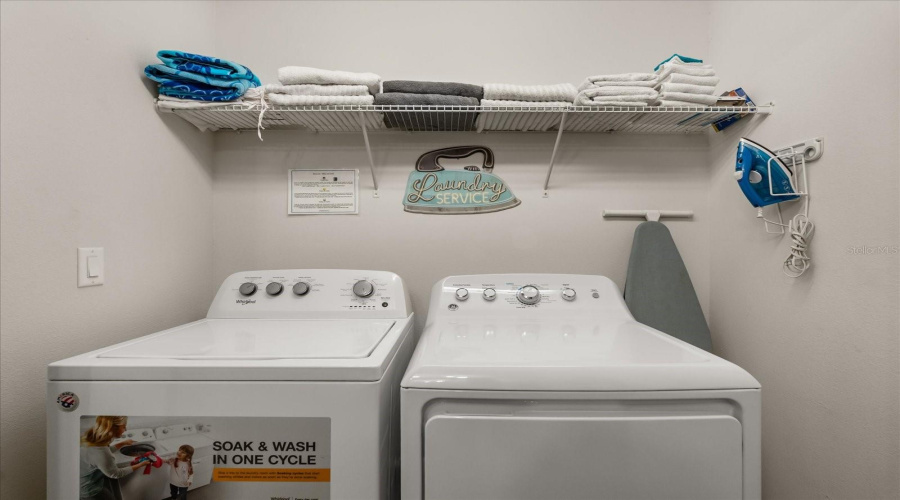 KISSIMMEE, Florida 34747, 5 Bedrooms Bedrooms, ,4 BathroomsBathrooms,Residential,For Sale,CAREY PALM CIR,0,MFRO6320571