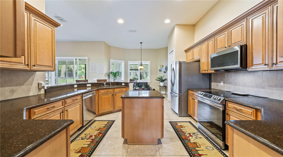 KISSIMMEE, Florida 34746, 4 Bedrooms Bedrooms, ,3 BathroomsBathrooms,Residential,For Sale,SHORESIDE,0,MFRS5129470