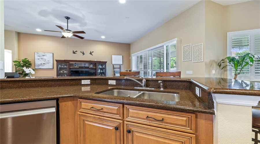 KISSIMMEE, Florida 34746, 4 Bedrooms Bedrooms, ,3 BathroomsBathrooms,Residential,For Sale,SHORESIDE,0,MFRS5129470