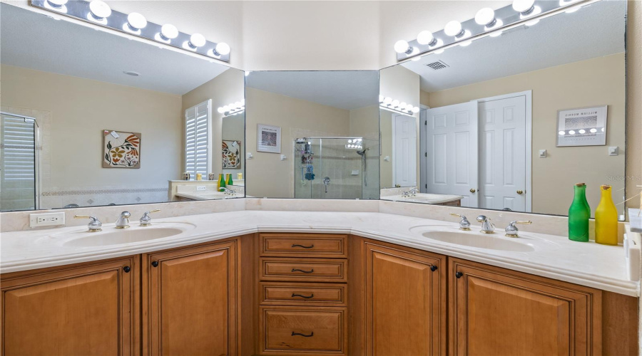 KISSIMMEE, Florida 34746, 4 Bedrooms Bedrooms, ,3 BathroomsBathrooms,Residential,For Sale,SHORESIDE,0,MFRS5129470
