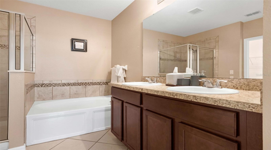 DAVENPORT, Florida 33837, 4 Bedrooms Bedrooms, ,2 BathroomsBathrooms,Residential,For Sale,VITORIA,0,MFRO6320614