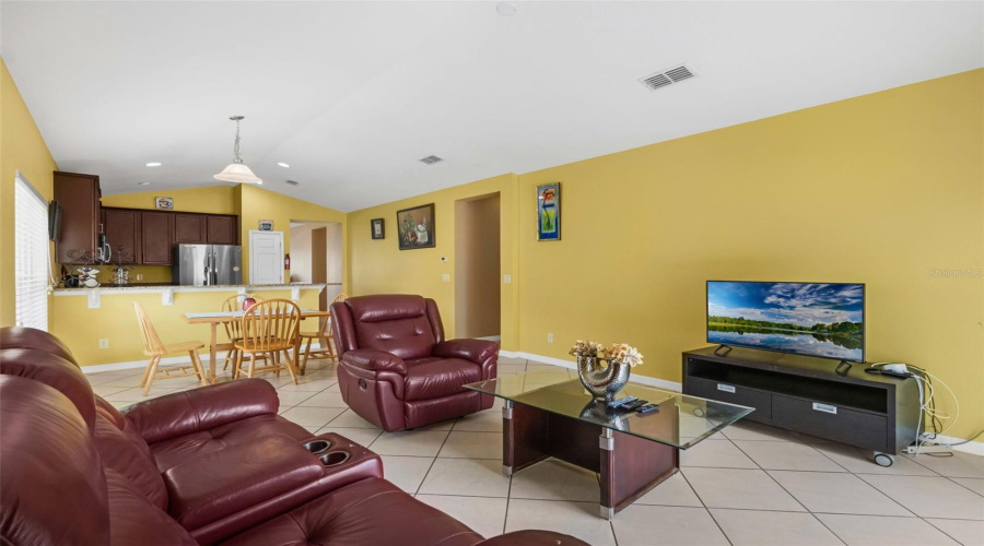 DAVENPORT, Florida 33837, 4 Bedrooms Bedrooms, ,2 BathroomsBathrooms,Residential,For Sale,VITORIA,0,MFRO6320614
