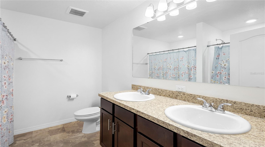 KISSIMMEE, Florida 34746, 4 Bedrooms Bedrooms, ,2 BathroomsBathrooms,Residential,For Sale,CANYON BREEZE,0,MFRO6320718