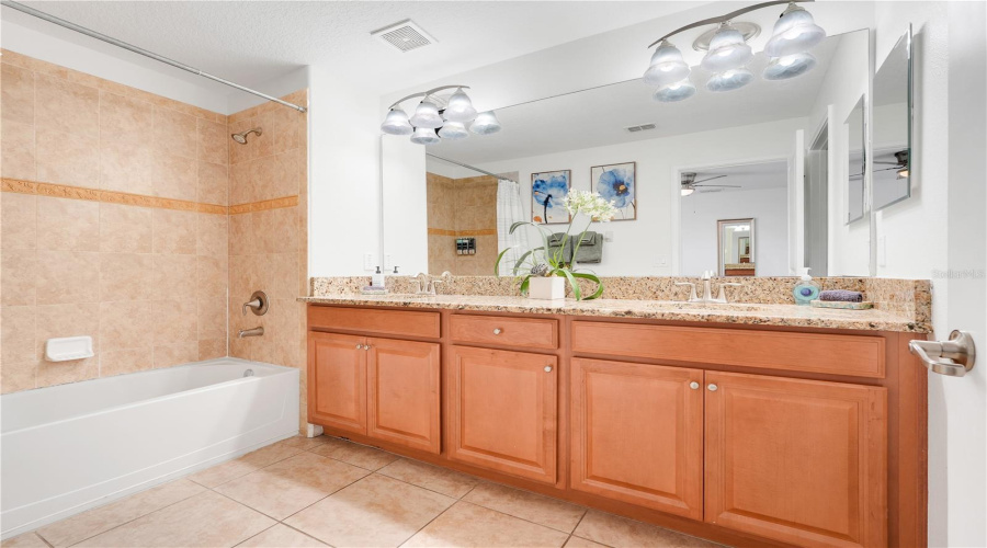 KISSIMMEE, Florida 34746, 5 Bedrooms Bedrooms, ,4 BathroomsBathrooms,Residential,For Sale,PEQUOD,0,MFRO6320726