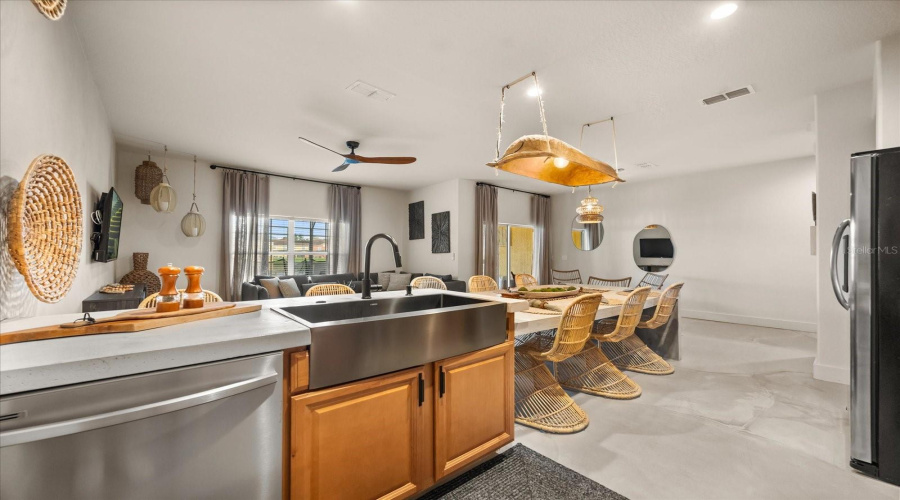 KISSIMMEE, Florida 34747, 4 Bedrooms Bedrooms, ,3 BathroomsBathrooms,Residential,For Sale,BEACH PALM,0,MFRO6320709