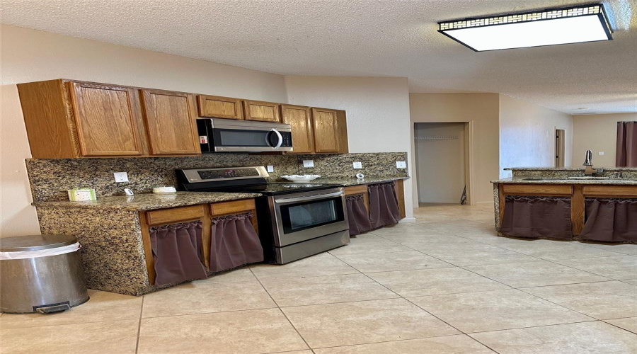 DAVENPORT, Florida 33837, 5 Bedrooms Bedrooms, ,3 BathroomsBathrooms,Residential,For Sale,KNOLLWOOD,0,MFRO6320512