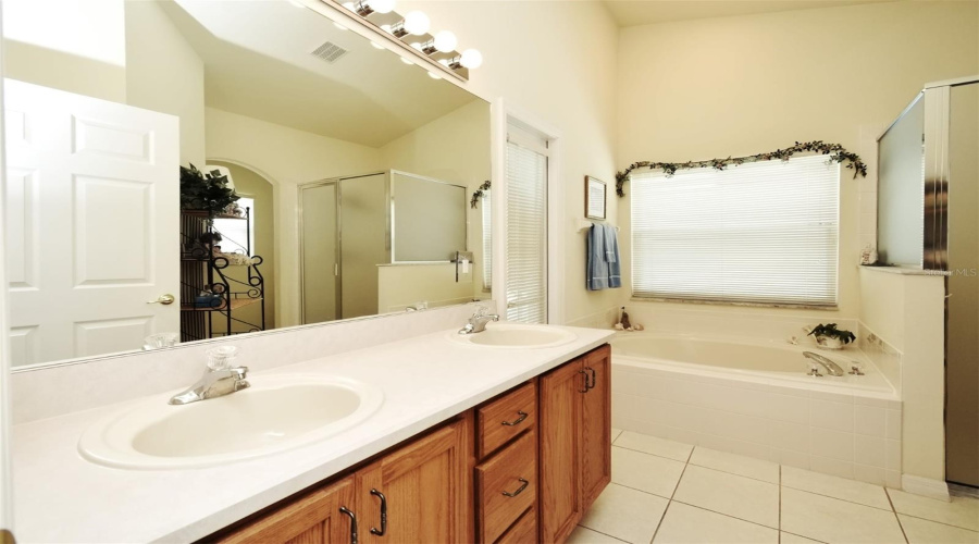 Primary En Suite Bathroom