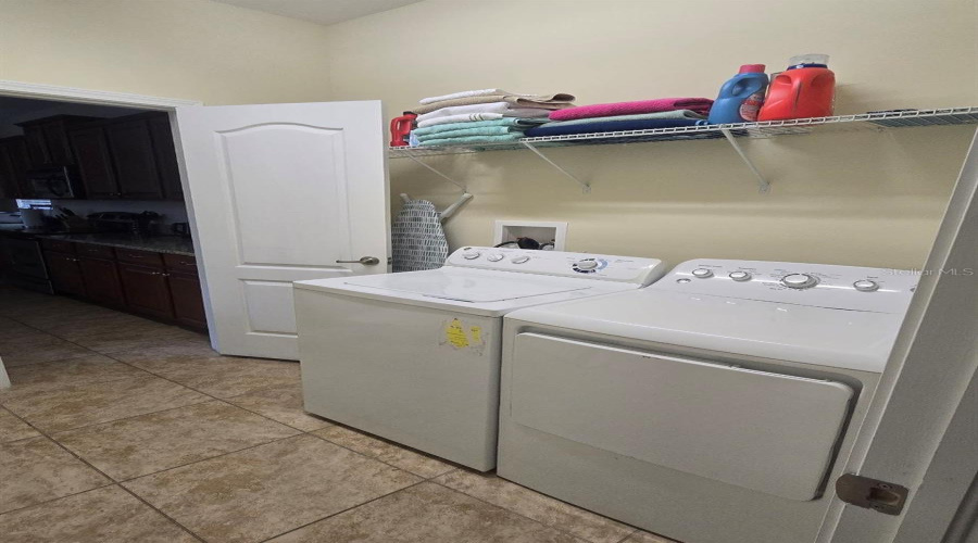 KISSIMMEE, Florida 34747, 5 Bedrooms Bedrooms, ,5 BathroomsBathrooms,Residential,For Sale,CUBAN PALM,0,MFRTB8400109