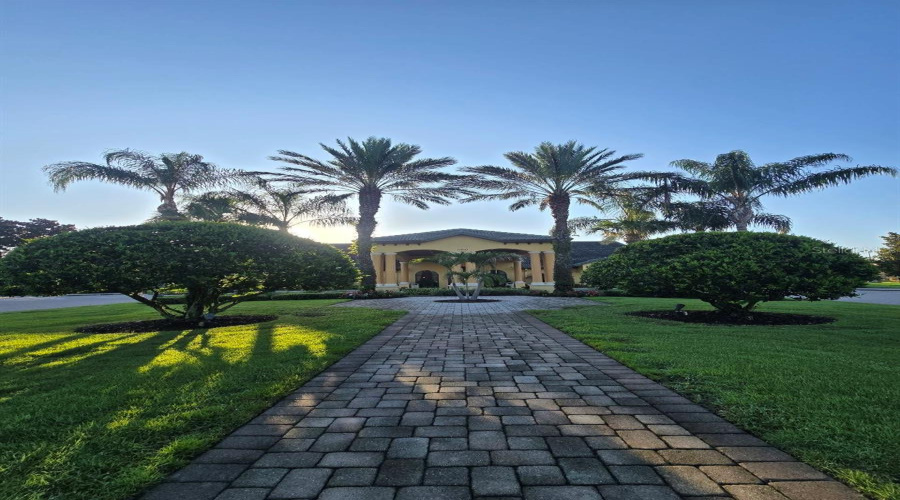 KISSIMMEE, Florida 34747, 5 Bedrooms Bedrooms, ,5 BathroomsBathrooms,Residential,For Sale,CUBAN PALM,0,MFRTB8400109