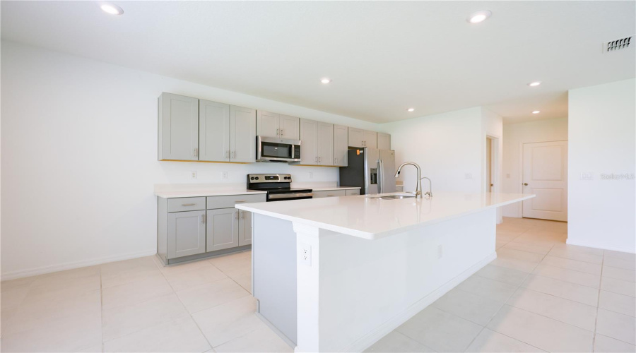 DAVENPORT, Florida 33897, 5 Bedrooms Bedrooms, ,3 BathroomsBathrooms,Residential,For Sale,TUSCANY,0,MFRO6321130