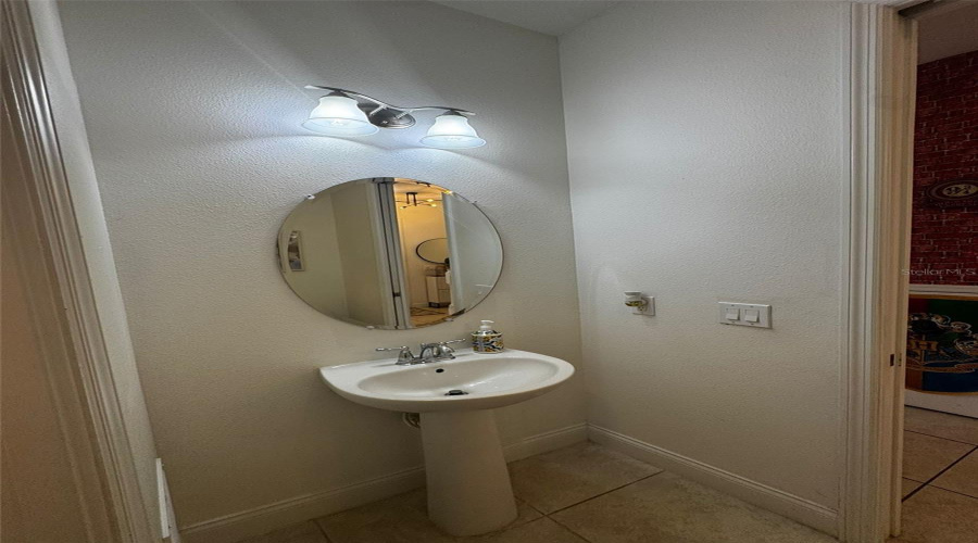 DAVENPORT, Florida 33896, 4 Bedrooms Bedrooms, ,4 BathroomsBathrooms,Residential,For Sale,CAPTIVA,0,MFRO6318812
