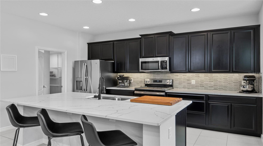 DAVENPORT, Florida 33837, 5 Bedrooms Bedrooms, ,3 BathroomsBathrooms,Residential,For Sale,BENJAMIN,0,MFRO6320729