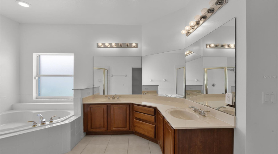 KISSIMMEE, Florida 34746, 4 Bedrooms Bedrooms, ,3 BathroomsBathrooms,Residential,For Sale,SOMERSET,0,MFRO6321201