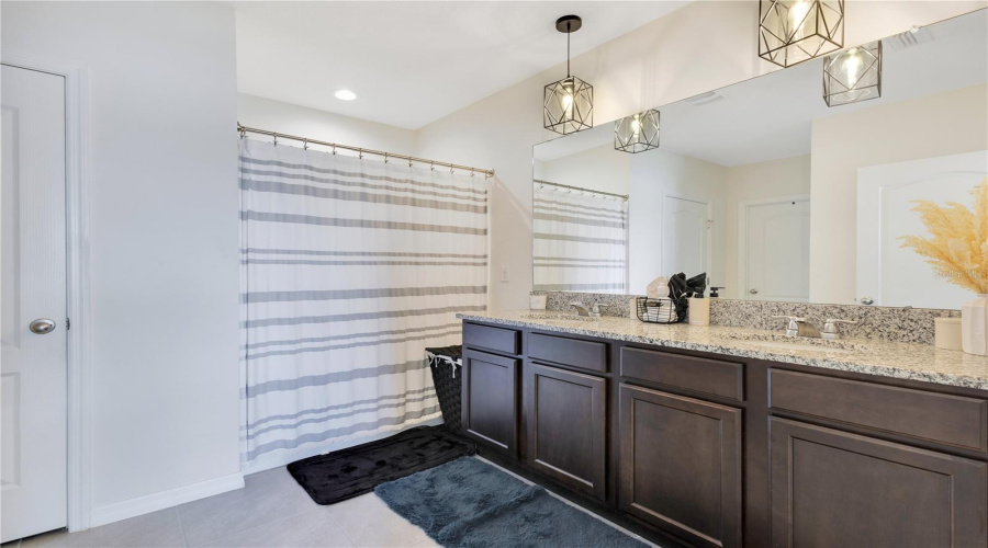 DAVENPORT, Florida 33837, 4 Bedrooms Bedrooms, ,2 BathroomsBathrooms,Residential,For Sale,GREYMOUNT,0,MFRO6319934