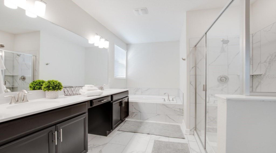 DAVENPORT, Florida 33896, 6 Bedrooms Bedrooms, ,5 BathroomsBathrooms,Residential,For Sale,CABOT CLIFFS,0,MFRO6320933