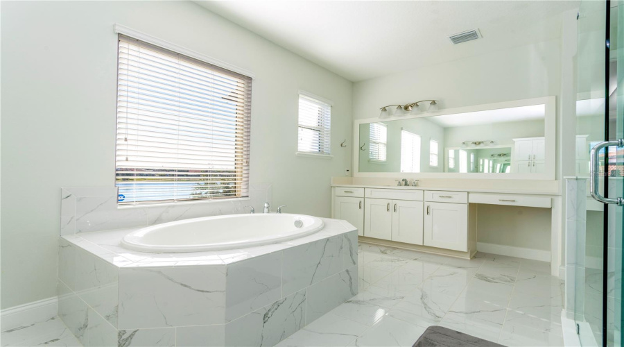 ORLANDO, Florida 32836, 5 Bedrooms Bedrooms, ,4 BathroomsBathrooms,Residential,For Sale,ROYAL CYPRESS,0,MFRO6321710