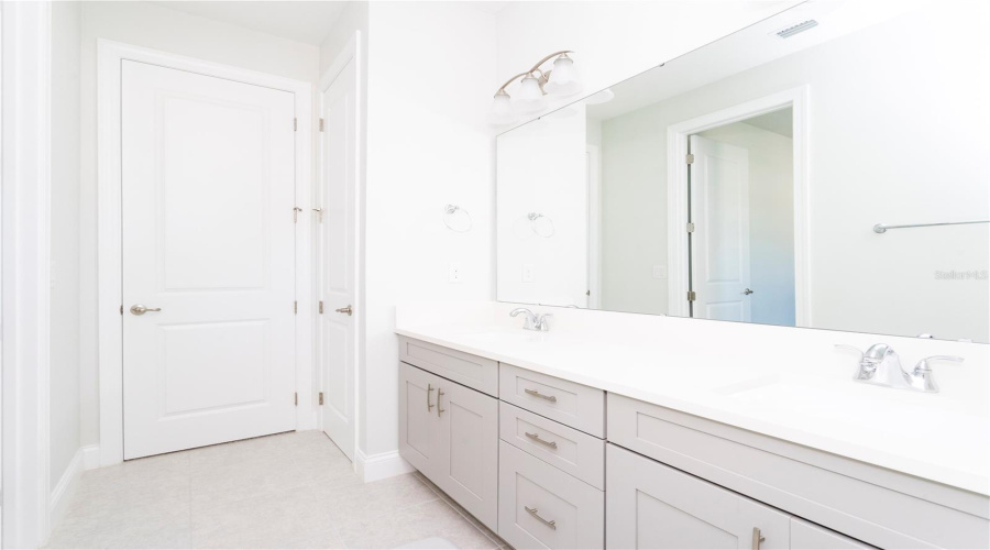 ORLANDO, Florida 32836, 5 Bedrooms Bedrooms, ,4 BathroomsBathrooms,Residential,For Sale,ROYAL CYPRESS,0,MFRO6321710
