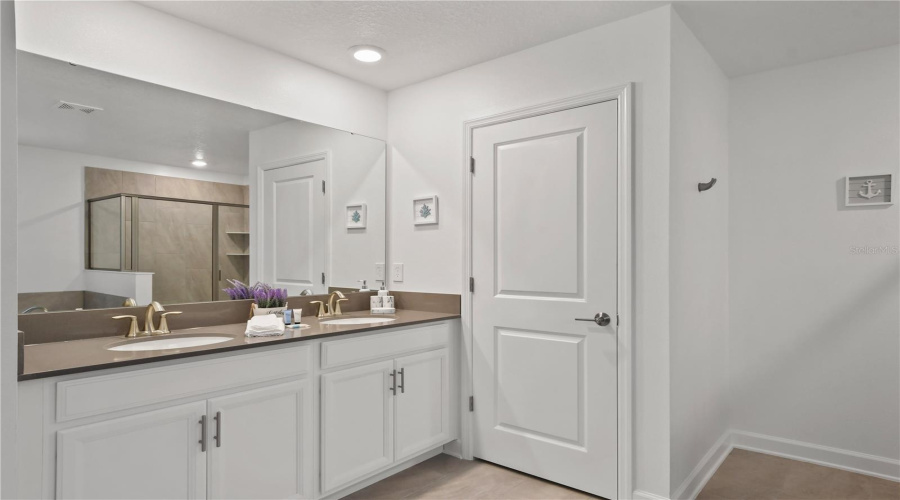 KISSIMMEE, Florida 34746, 6 Bedrooms Bedrooms, ,6 BathroomsBathrooms,Residential,For Sale,PARAGRAPH,0,MFRO6321846
