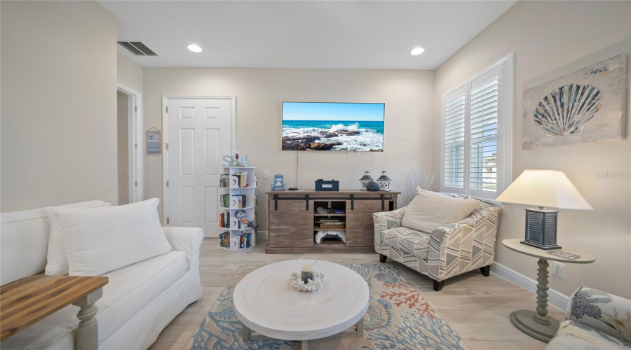 KISSIMMEE, Florida 34747, 4 Bedrooms Bedrooms, ,3 BathroomsBathrooms,Residential,For Sale,FLORA PASS,0,MFRO6321873