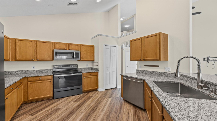 KISSIMMEE, Florida 34746, 6 Bedrooms Bedrooms, ,4 BathroomsBathrooms,Residential,For Sale,LIBERTY HALL DR,0,MFRO6318118
