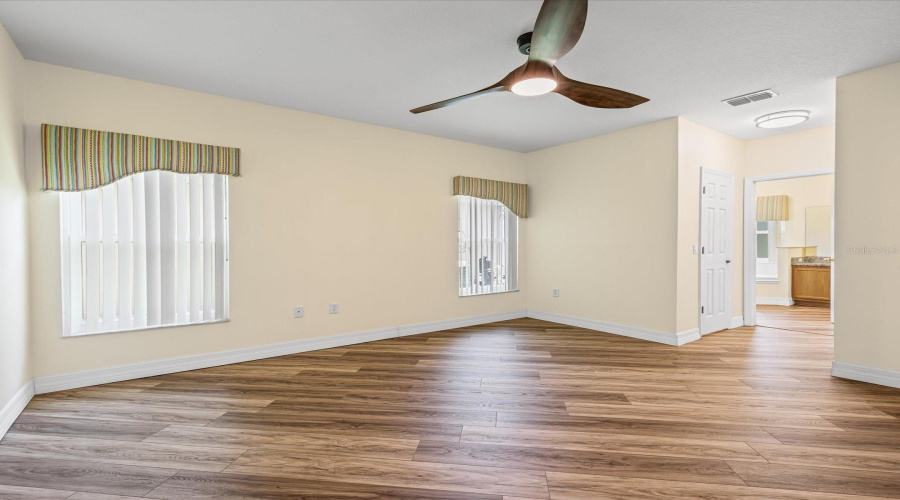 KISSIMMEE, Florida 34746, 6 Bedrooms Bedrooms, ,4 BathroomsBathrooms,Residential,For Sale,LIBERTY HALL DR,0,MFRO6318118