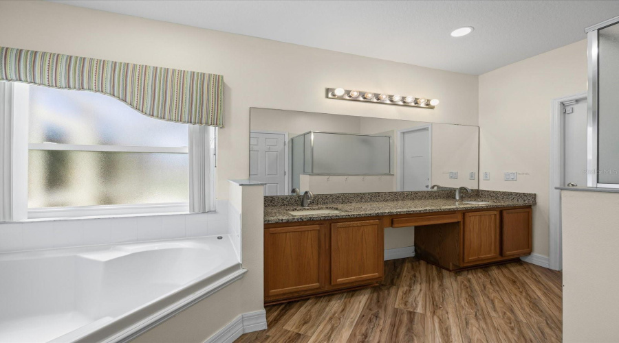 KISSIMMEE, Florida 34746, 6 Bedrooms Bedrooms, ,4 BathroomsBathrooms,Residential,For Sale,LIBERTY HALL DR,0,MFRO6318118