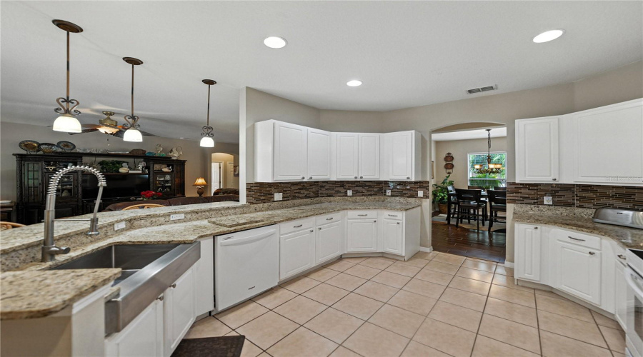 KISSIMMEE, Florida 34746, 4 Bedrooms Bedrooms, ,3 BathroomsBathrooms,Residential,For Sale,SUNSET ISLES BLVD.,0,MFRO6321129