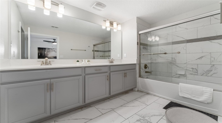 KISSIMMEE, Florida 34746, 5 Bedrooms Bedrooms, ,4 BathroomsBathrooms,Residential,For Sale,WINDERMERE,0,MFRO6322104