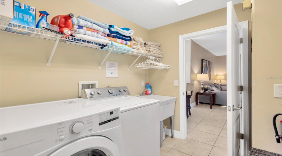 DAVENPORT, Florida 33896, 4 Bedrooms Bedrooms, ,4 BathroomsBathrooms,Residential,For Sale,SUFFOLK,0,MFRTB8401106