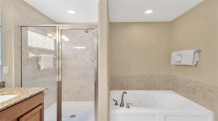 DAVENPORT, Florida 33896, 4 Bedrooms Bedrooms, ,4 BathroomsBathrooms,Residential,For Sale,SUFFOLK,0,MFRTB8401106