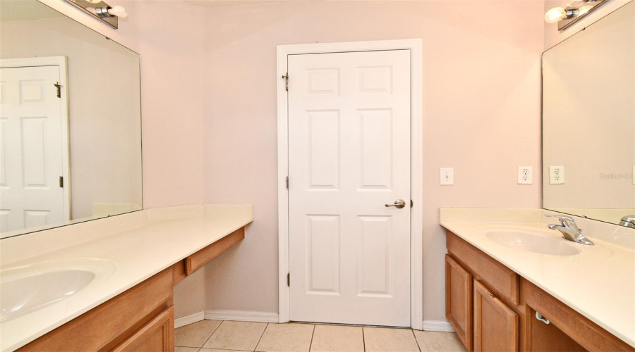 ORLANDO, Florida 32836, 5 Bedrooms Bedrooms, ,3 BathroomsBathrooms,Residential,For Sale,LEELAND ARCHER,0,MFRO6321881