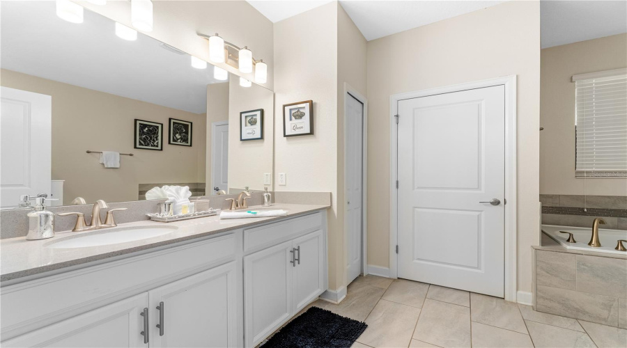 KISSIMMEE, Florida 34746, 8 Bedrooms Bedrooms, ,5 BathroomsBathrooms,Residential,For Sale,FABLE,0,MFRO6322322