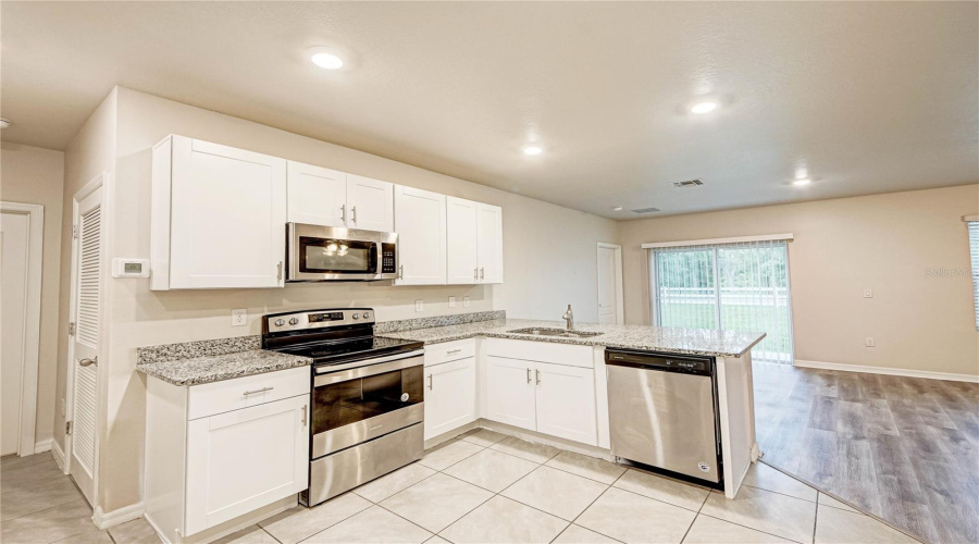 KISSIMMEE, Florida 34746, 3 Bedrooms Bedrooms, ,2 BathroomsBathrooms,Residential,For Sale,SUMMERDALE,0,MFRO6320577