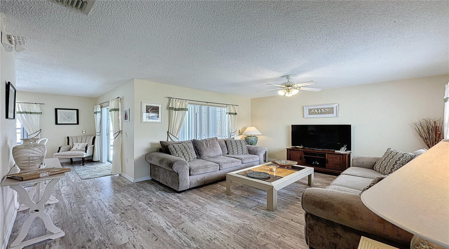 DAVENPORT, Florida 33896, 3 Bedrooms Bedrooms, ,2 BathroomsBathrooms,Residential,For Sale,HOLLINGSHEAD,0,MFRS5129612