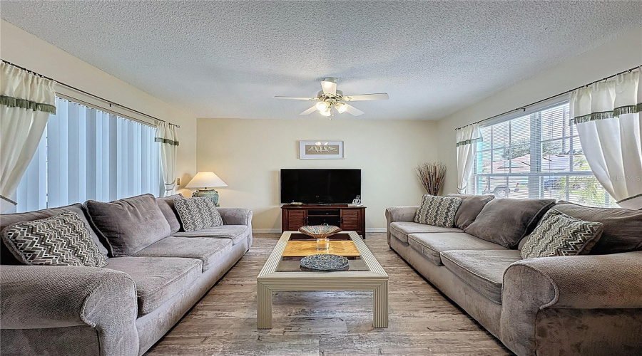 DAVENPORT, Florida 33896, 3 Bedrooms Bedrooms, ,2 BathroomsBathrooms,Residential,For Sale,HOLLINGSHEAD,0,MFRS5129612