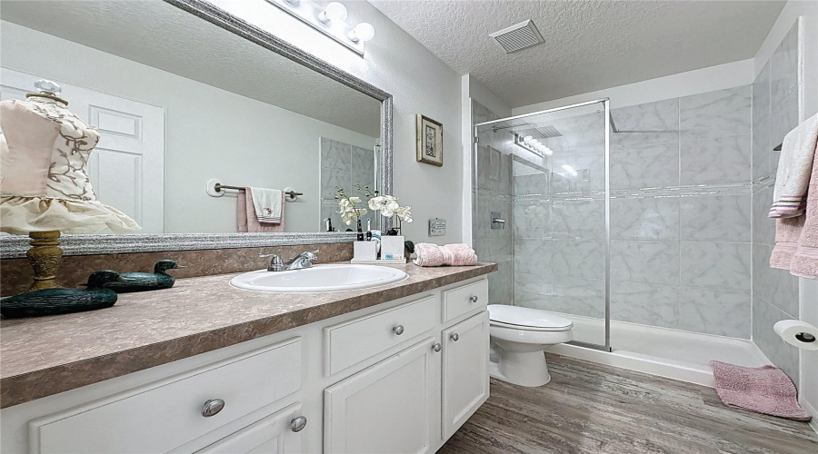 First Floor Owner's En-Suite & Guest bathroom