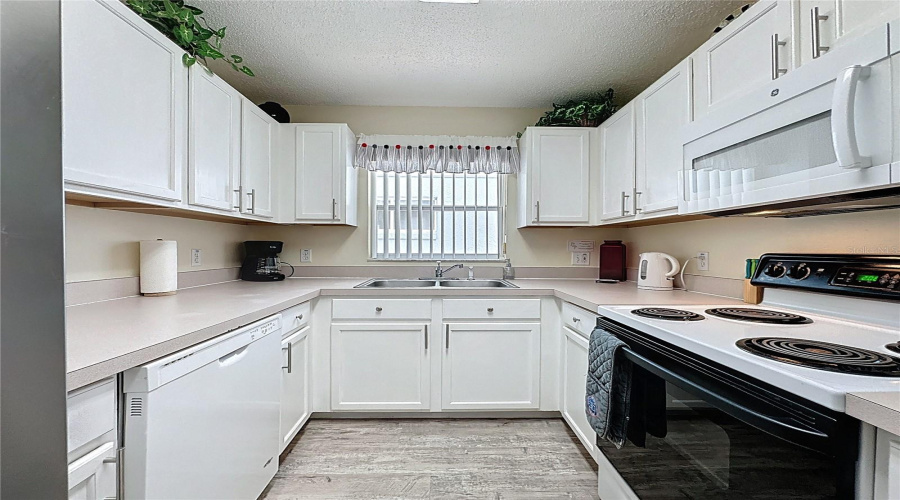 DAVENPORT, Florida 33896, 3 Bedrooms Bedrooms, ,2 BathroomsBathrooms,Residential,For Sale,HOLLINGSHEAD,0,MFRS5129612