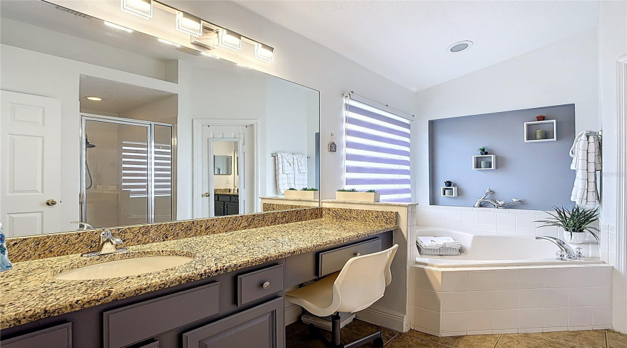 En suite master bath