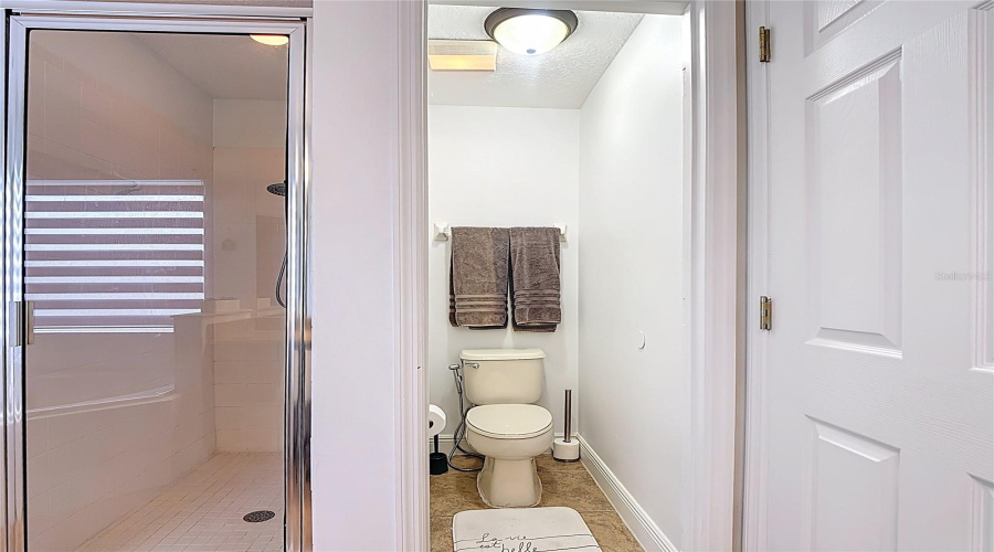 Private toilet room