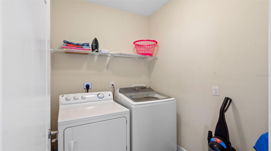 DAVENPORT, Florida 33896, 4 Bedrooms Bedrooms, ,3 BathroomsBathrooms,Residential,For Sale,MOON VALLEY,0,MFRO6322285