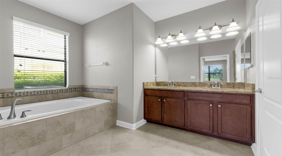 DAVENPORT, Florida 33896, 2 Bedrooms Bedrooms, ,2 BathroomsBathrooms,Residential,For Sale,AZALEA SANDS,0,MFRO6321934