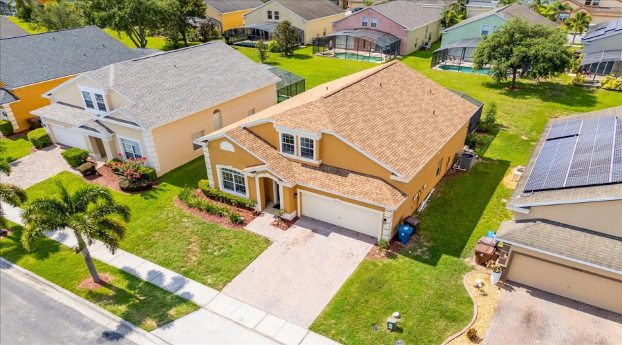 Bird's-eye beauty.A stunning view of your future home, nestled in a peaceful gated community with lush surroundings.Español:Belleza desde el cielo.Una vista impresionante de tu futuro hogar, ubicado en una comunidad cerrada y rodeado de tranquilidad.